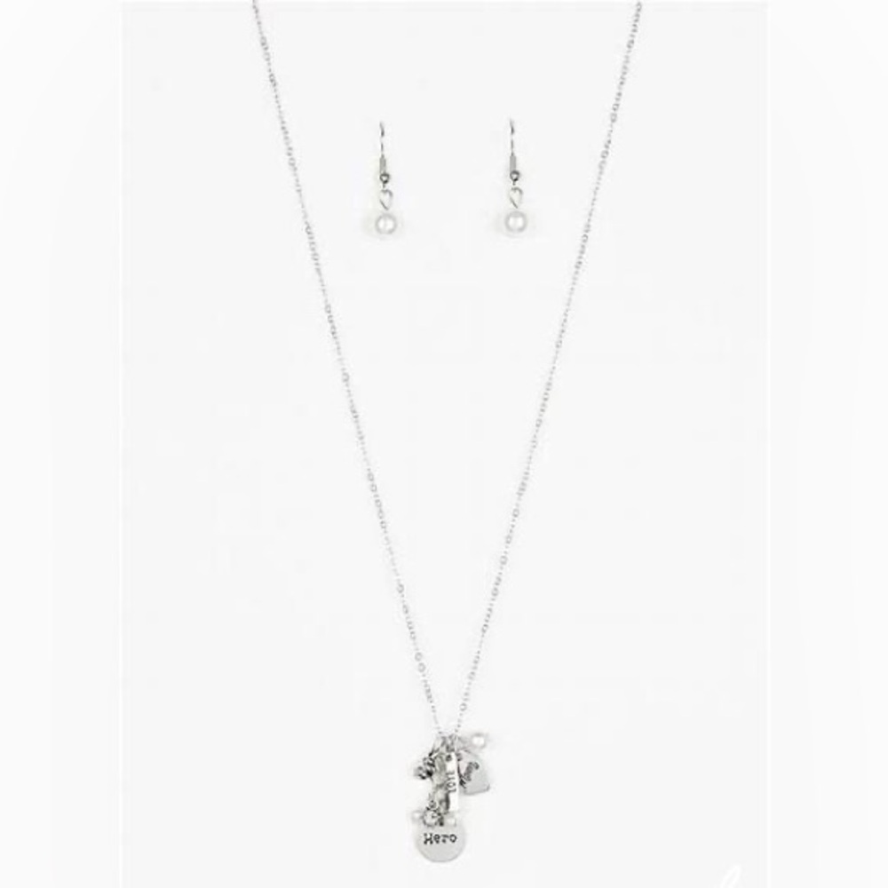Short silver multi charm mom necklace*